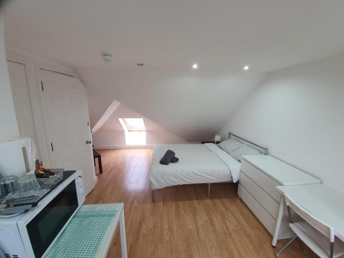 Eastwood Rooms Goodmayes Exteriör bild