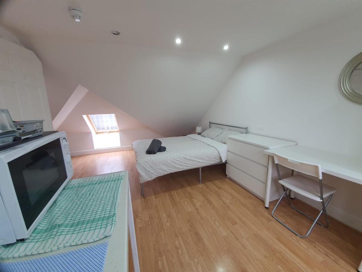 Eastwood Rooms Goodmayes Exteriör bild