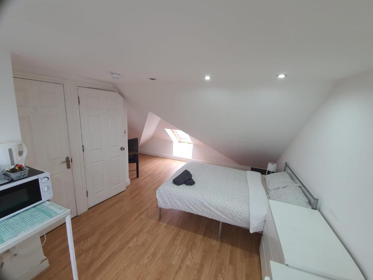 Eastwood Rooms Goodmayes Exteriör bild
