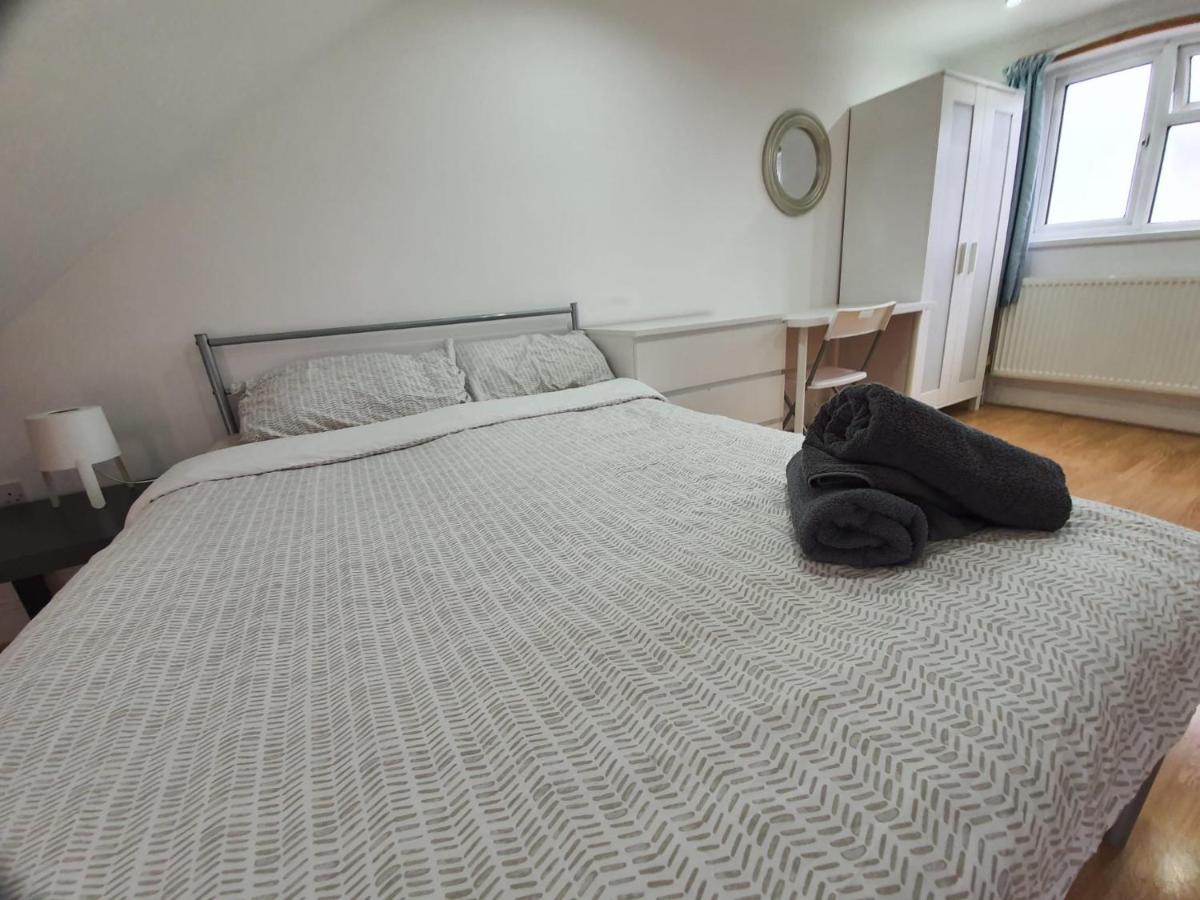 Eastwood Rooms Goodmayes Exteriör bild