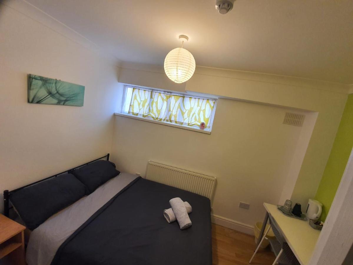 Eastwood Rooms Goodmayes Exteriör bild