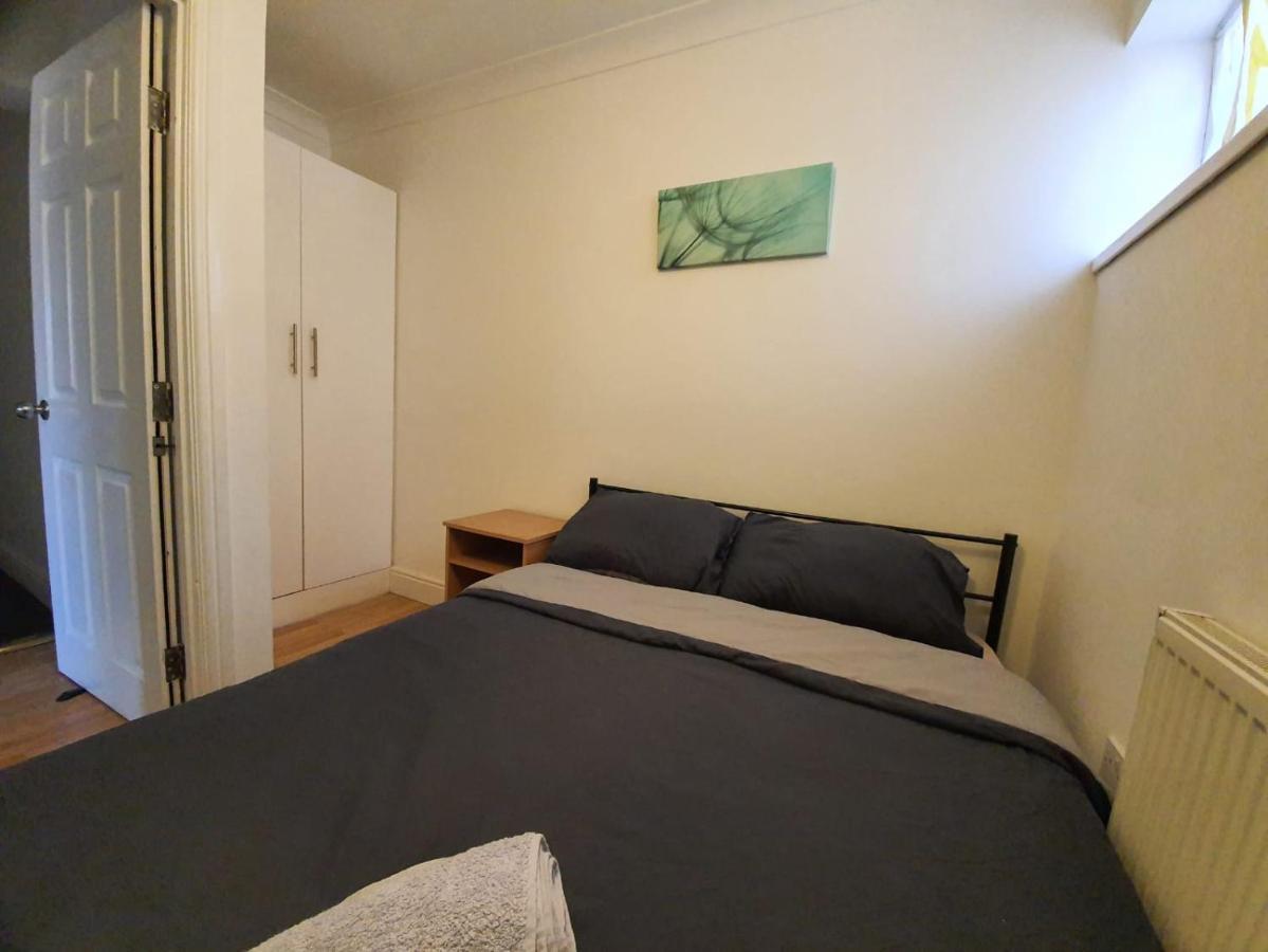 Eastwood Rooms Goodmayes Exteriör bild