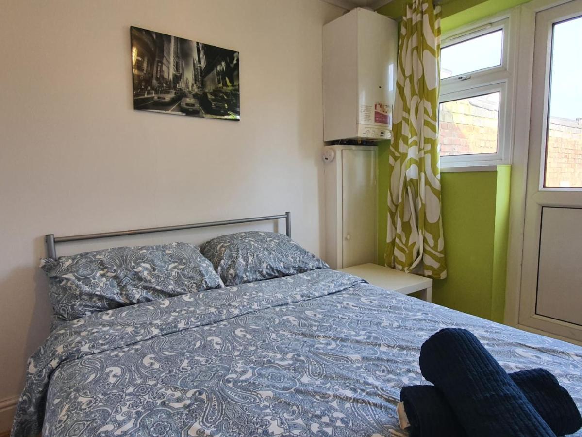 Eastwood Rooms Goodmayes Exteriör bild