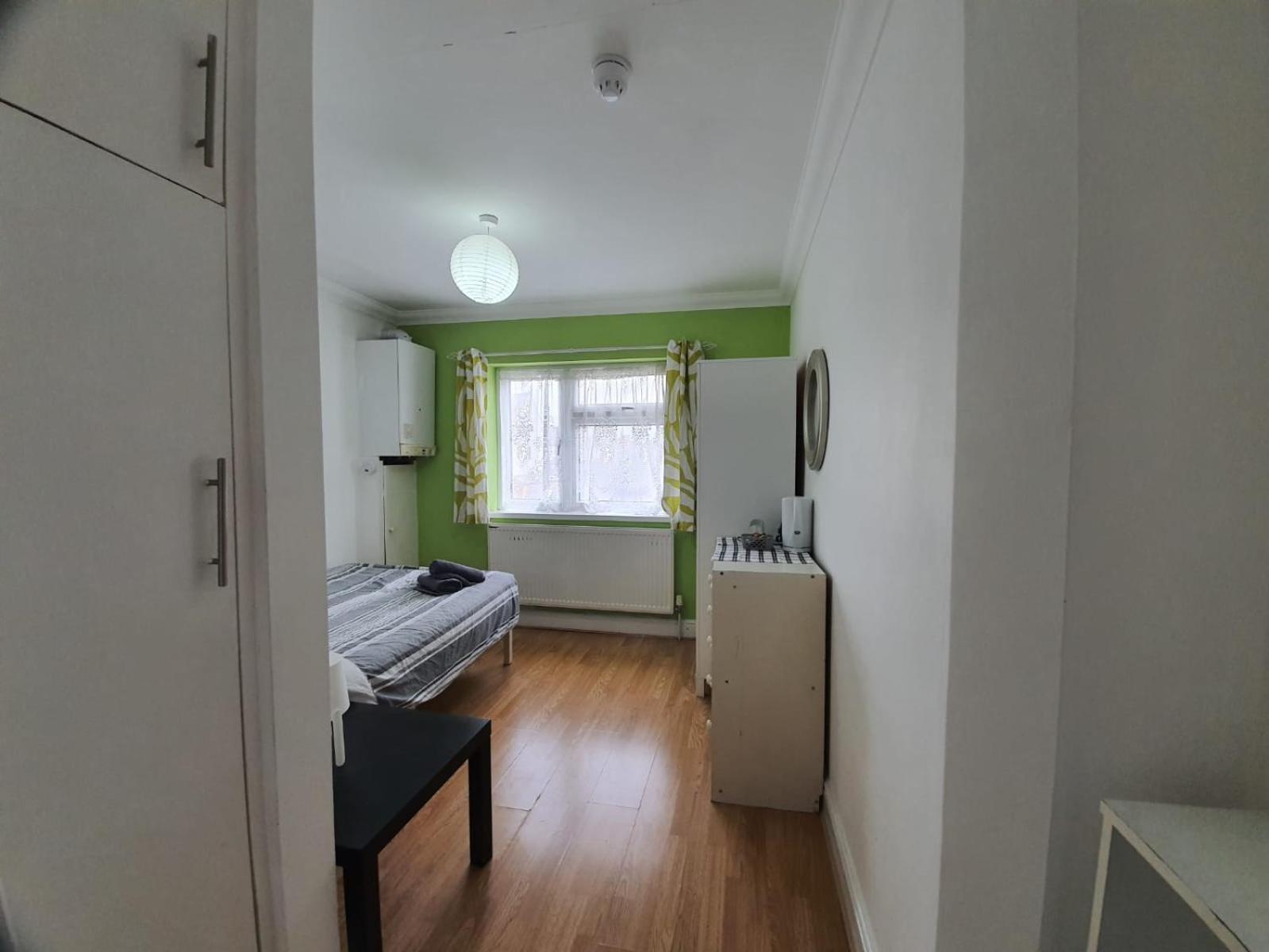 Eastwood Rooms Goodmayes Exteriör bild