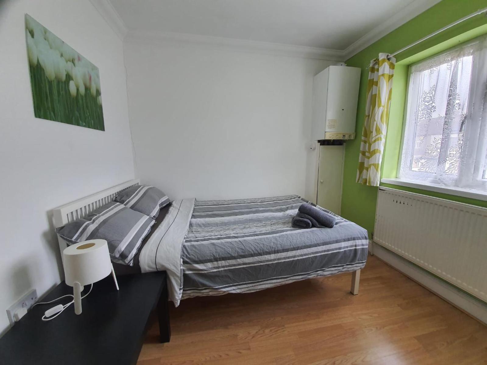 Eastwood Rooms Goodmayes Exteriör bild