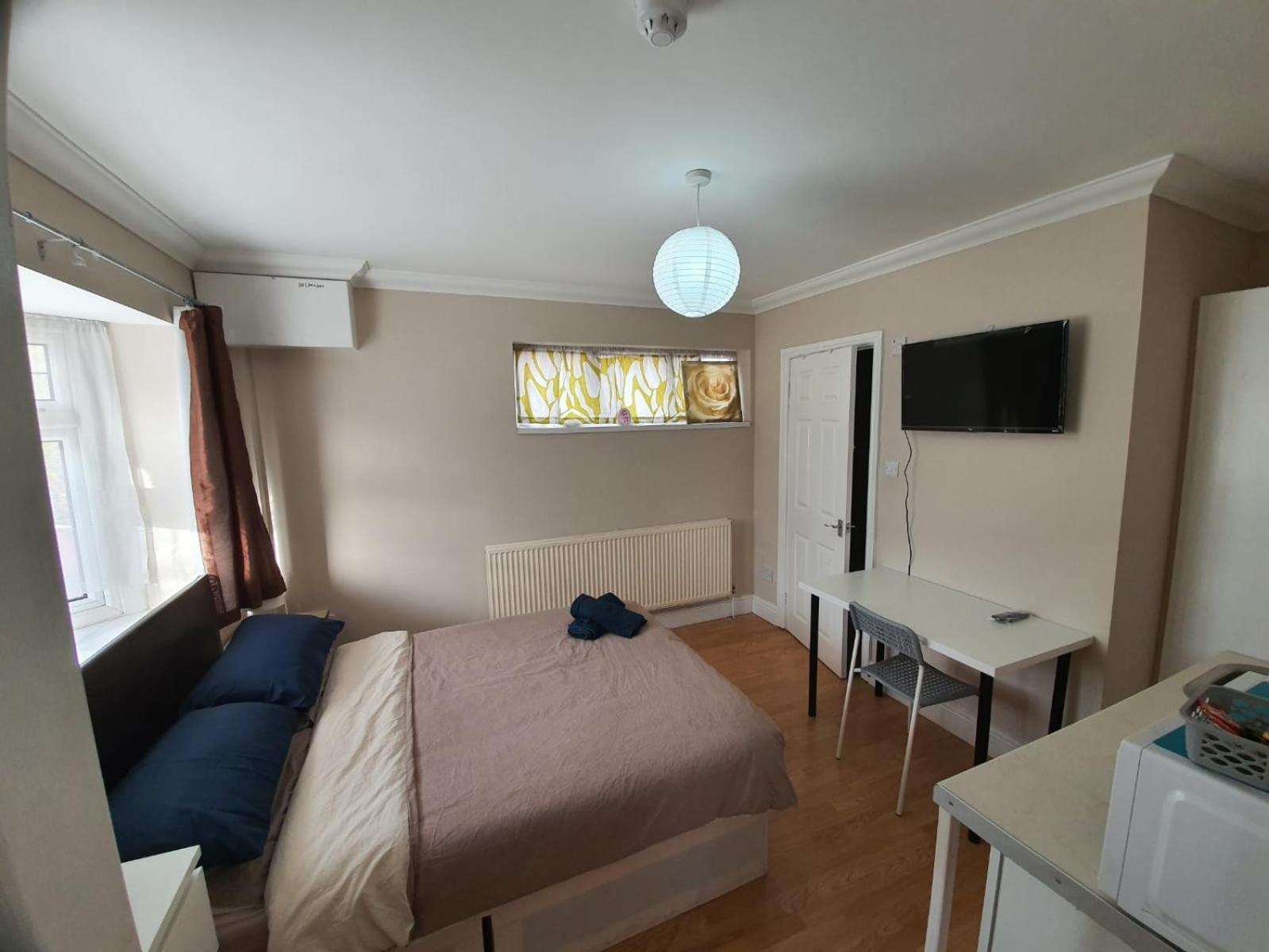 Eastwood Rooms Goodmayes Exteriör bild