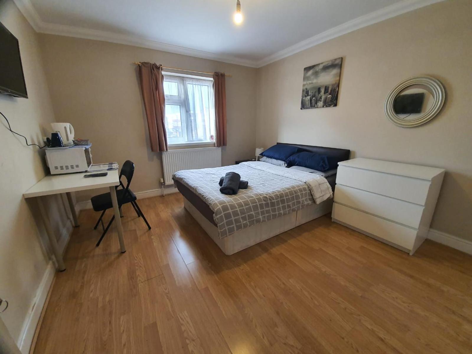 Eastwood Rooms Goodmayes Exteriör bild