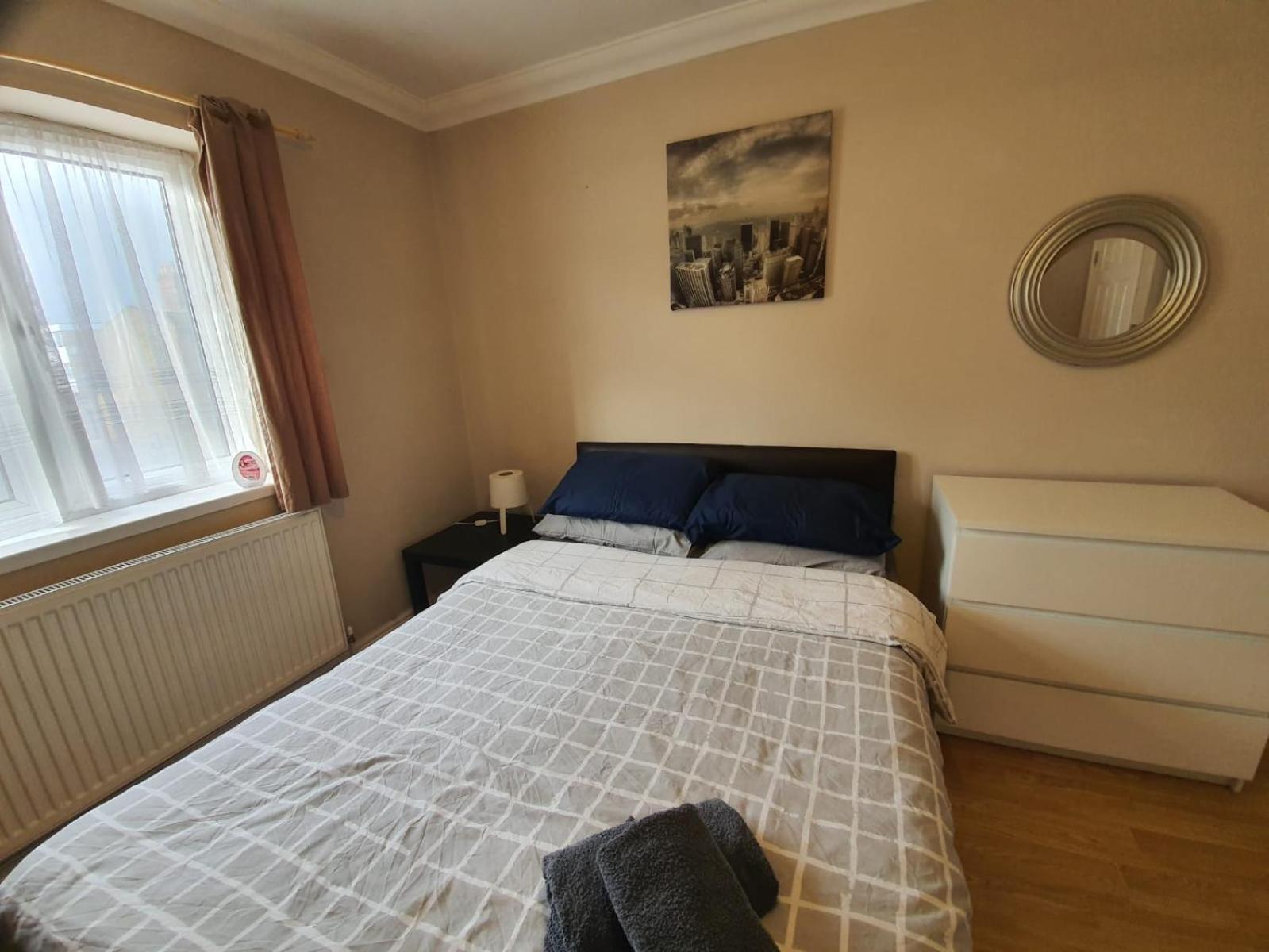 Eastwood Rooms Goodmayes Exteriör bild